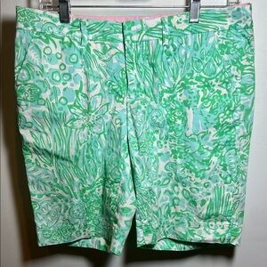 Lilly Pulitzer Green and White Bermuda Shorts Resort Wear size 4
